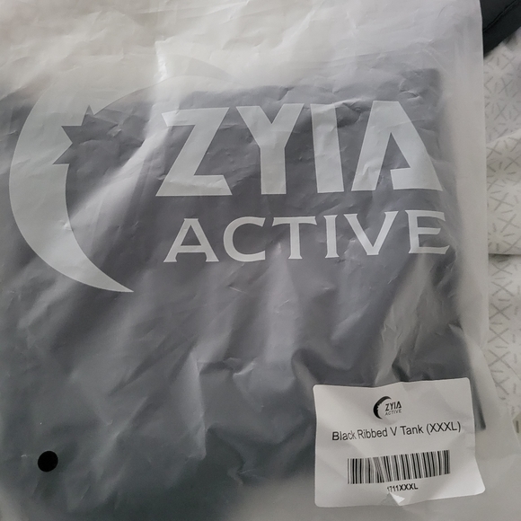 Black ribbed v tank new in package - Picture 3 of 4